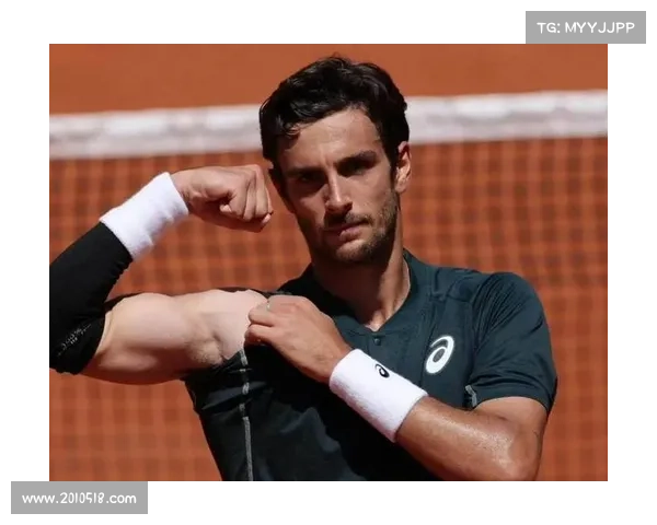 德约科维奇在上海大师赛高温挑战中苦战晋级创下新纪录成为最年长八强选手